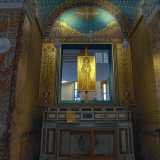 In quella di destra invece � presente un�icona lignea di San Francesco d�Assisi realizzata nel 2015 dall�artista trentino Fabio Nones